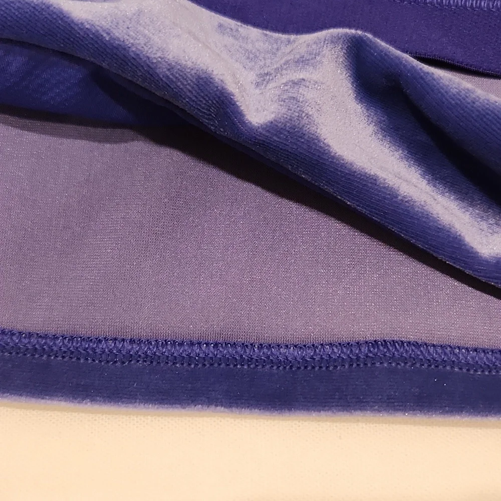 Athleta Velvet Cut Out Crop Tank Top Sport Bra in Ligth Purple. Size M